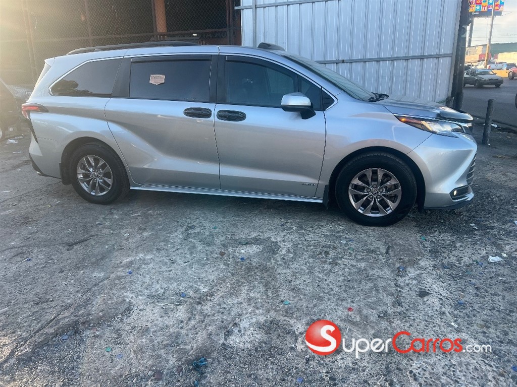 2021 Toyota Sienna LE — foto 3 / 12