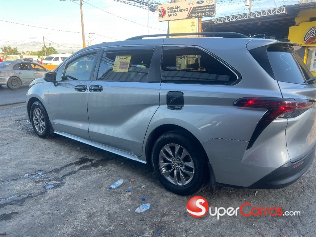 2021 Toyota Sienna LE — foto 4 / 12