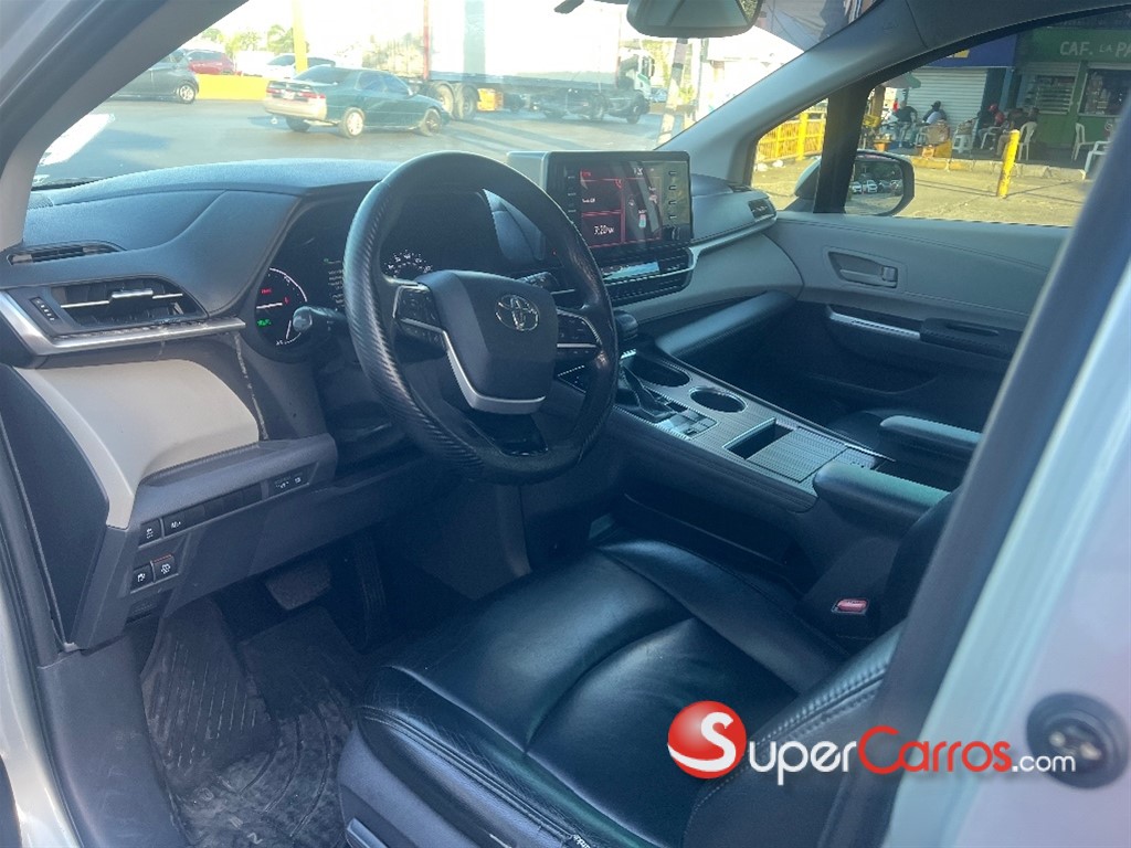 2021 Toyota Sienna LE — foto 8 / 12