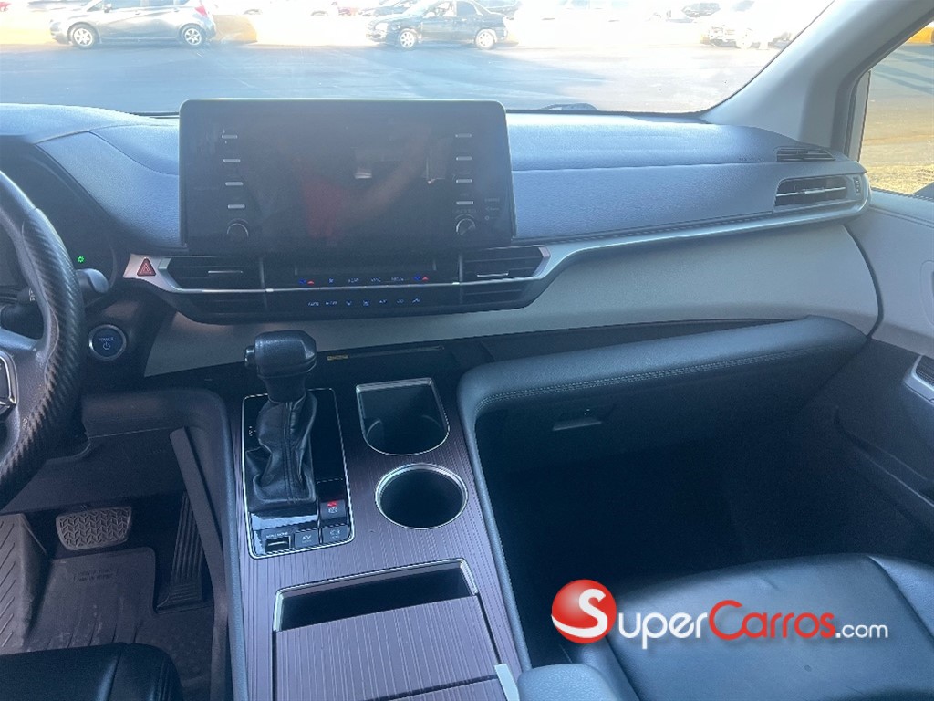2021 Toyota Sienna LE — foto 9 / 12