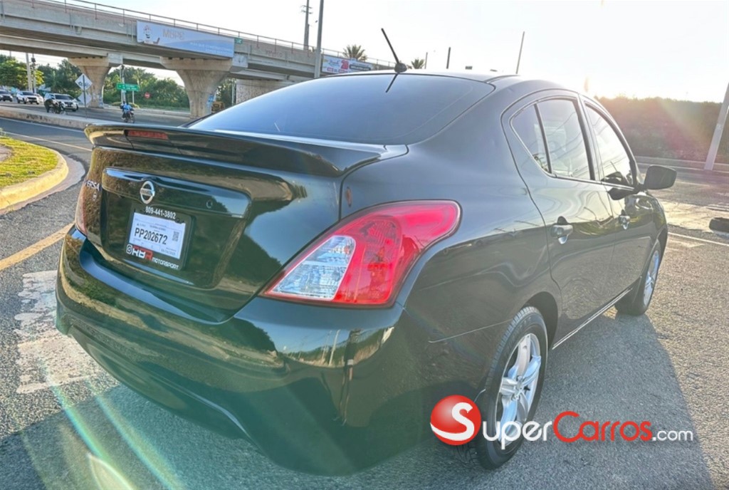 2019 Nissan Versa — foto 6 / 9