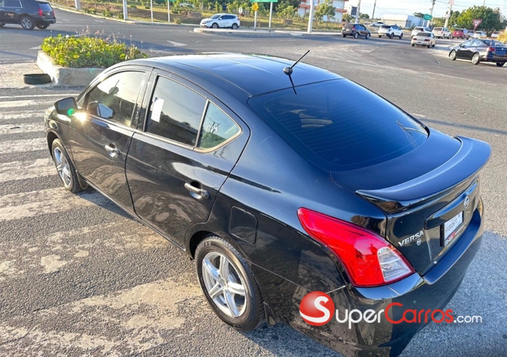 2019 Nissan Versa — foto 8 / 9