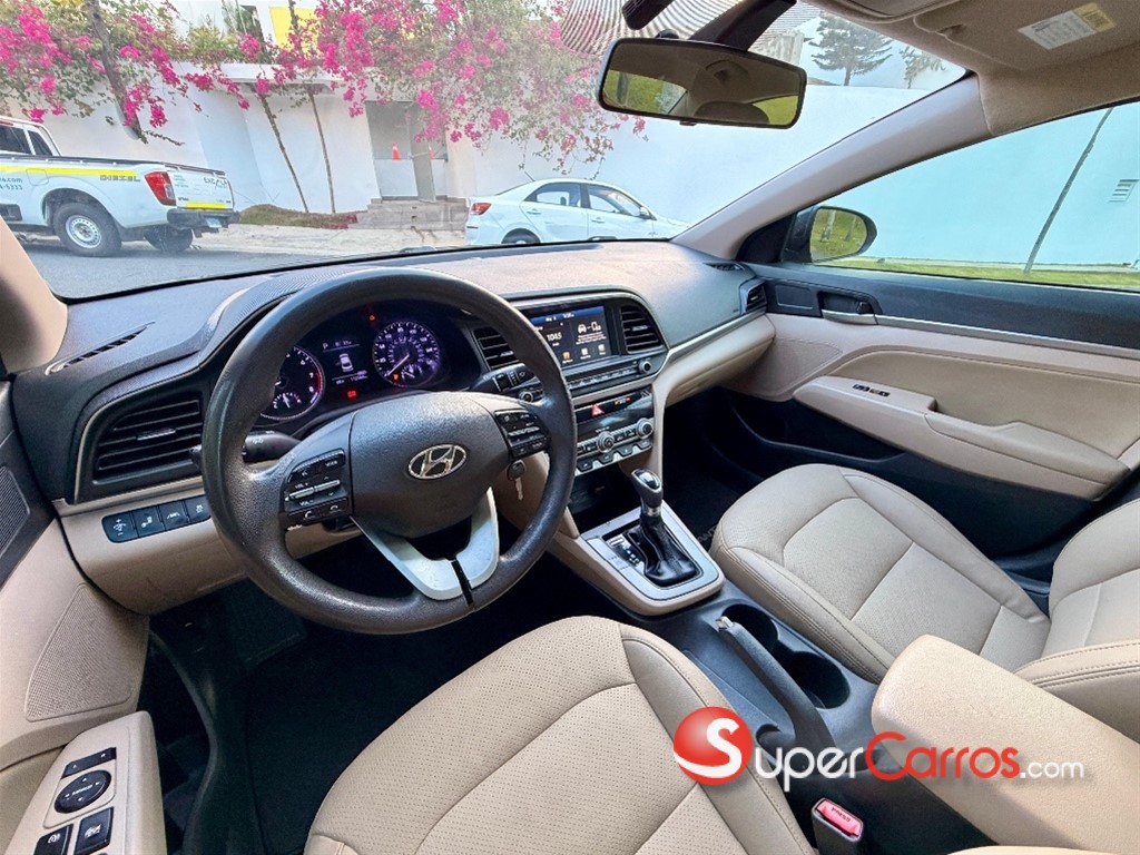 2020 Hyundai Elantra SEL — foto 6 / 8