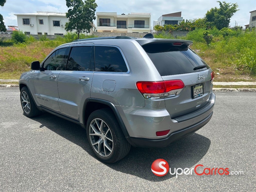 2017 Jeep Grand Cherokee Laredo — foto 6 / 12