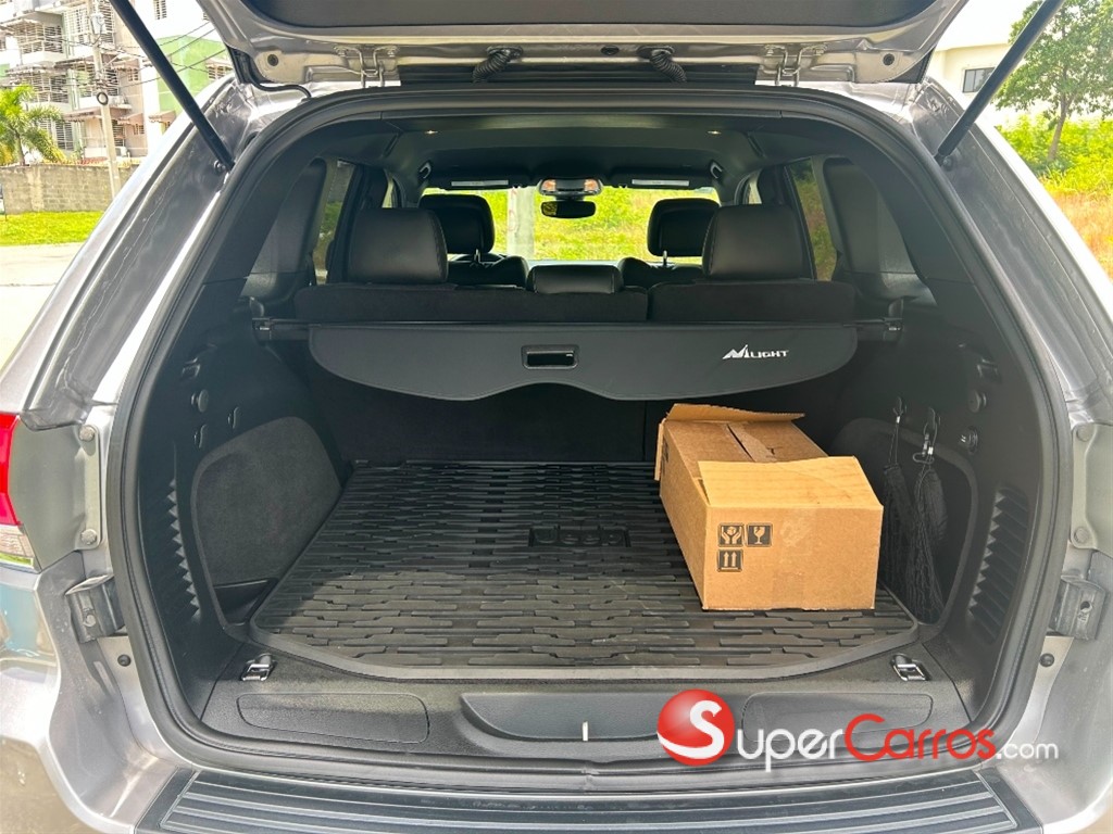 2017 Jeep Grand Cherokee Laredo — foto 10 / 12