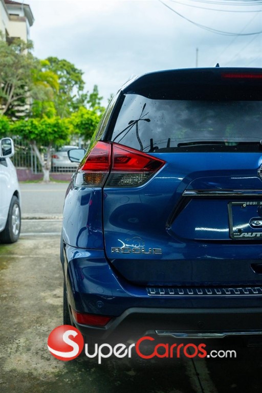 2020 Nissan Rogue SL — foto 8 / 12