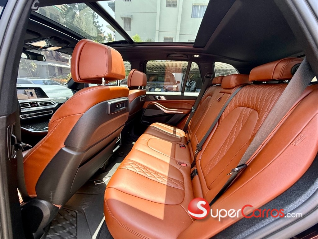 2021 BMW X 5 M50i — foto 5 / 12
