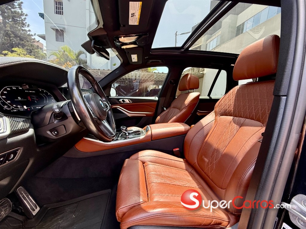 2021 BMW X 5 M50i — foto 6 / 12