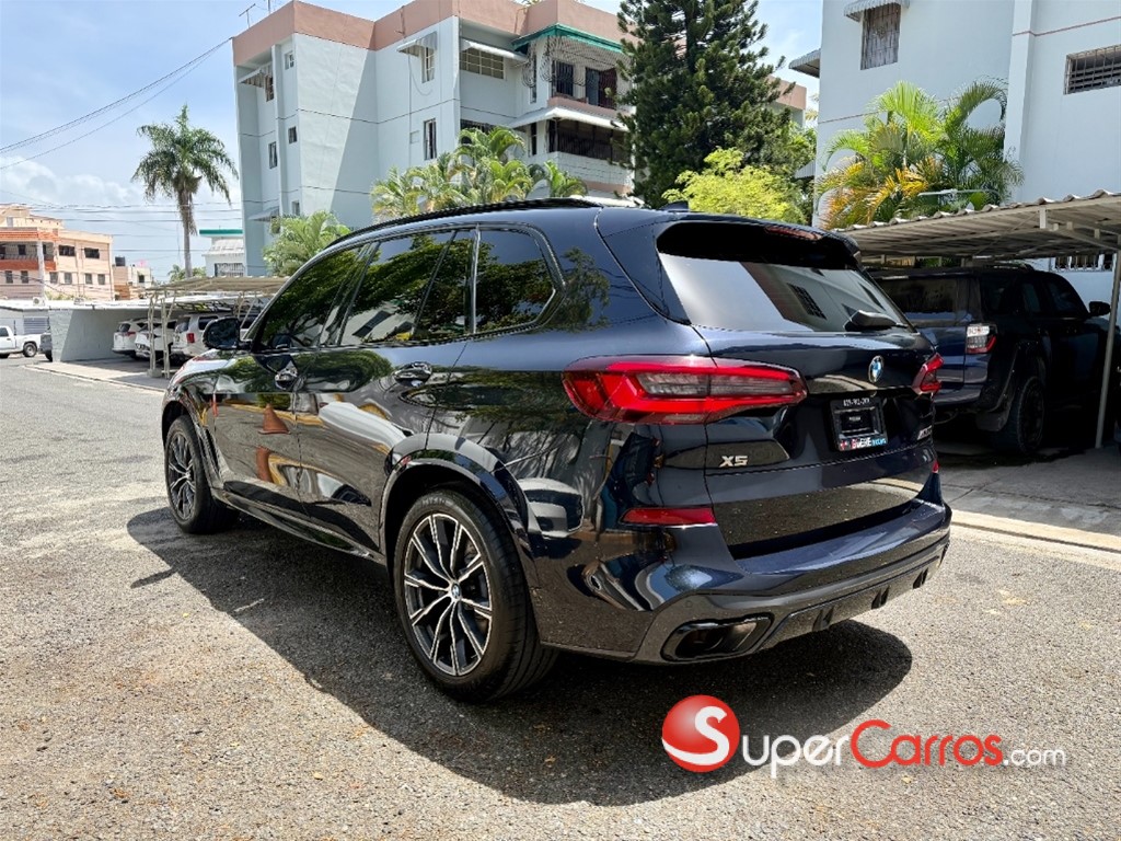2021 BMW X 5 M50i — foto 10 / 12