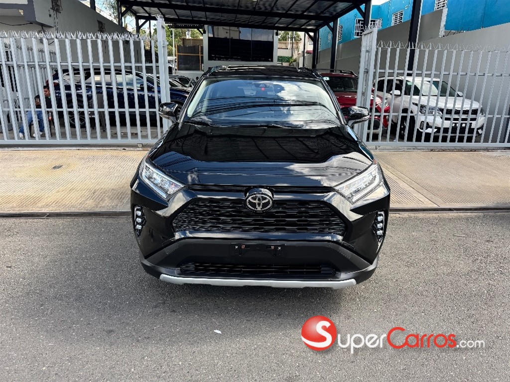 2020 Toyota RAV4 XLE — foto 2 / 11