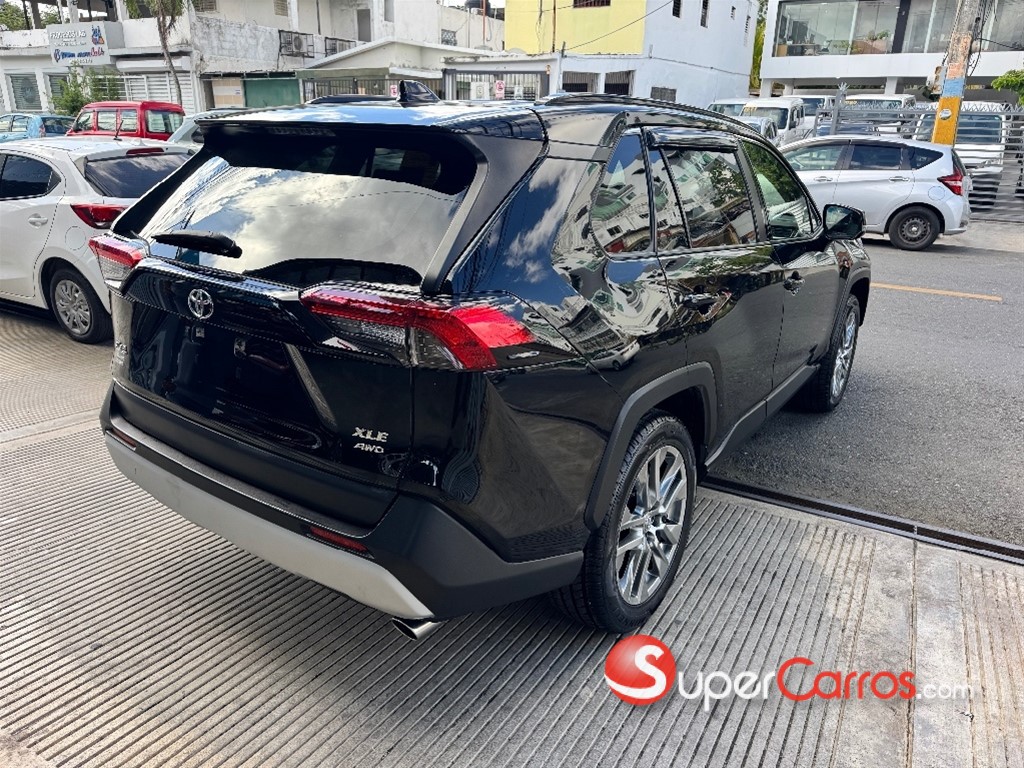 2020 Toyota RAV4 XLE — foto 3 / 11