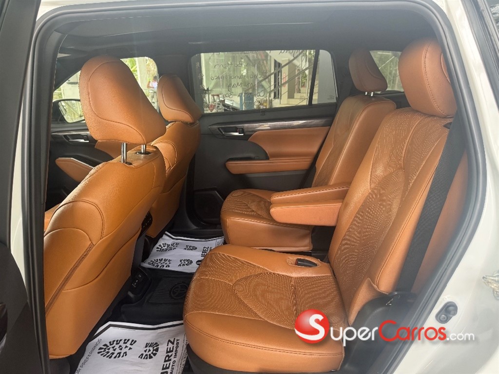 2024 Toyota Highlander Platinum — foto 11 / 12