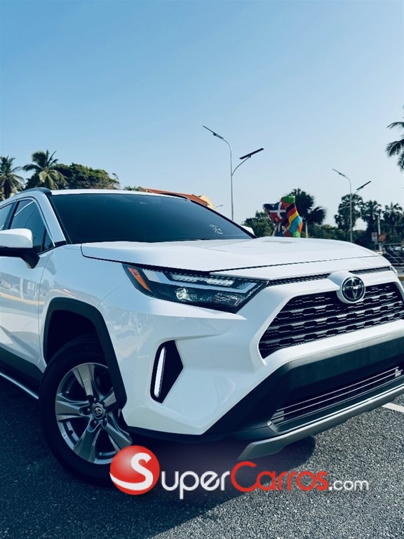 2025 Toyota RAV4 XLE Hybrid