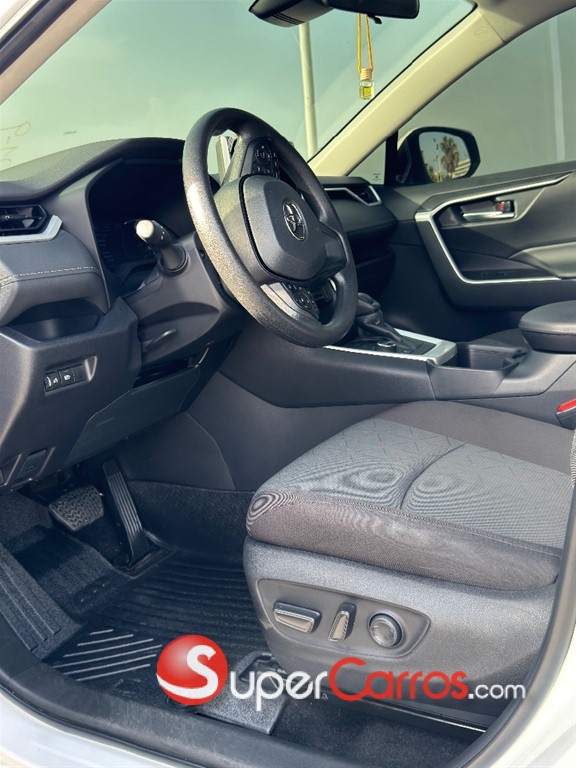 2025 Toyota RAV4 XLE Hybrid — foto 8 / 12