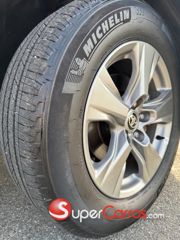 2025 Toyota RAV4 XLE Hybrid — foto 9 / 12