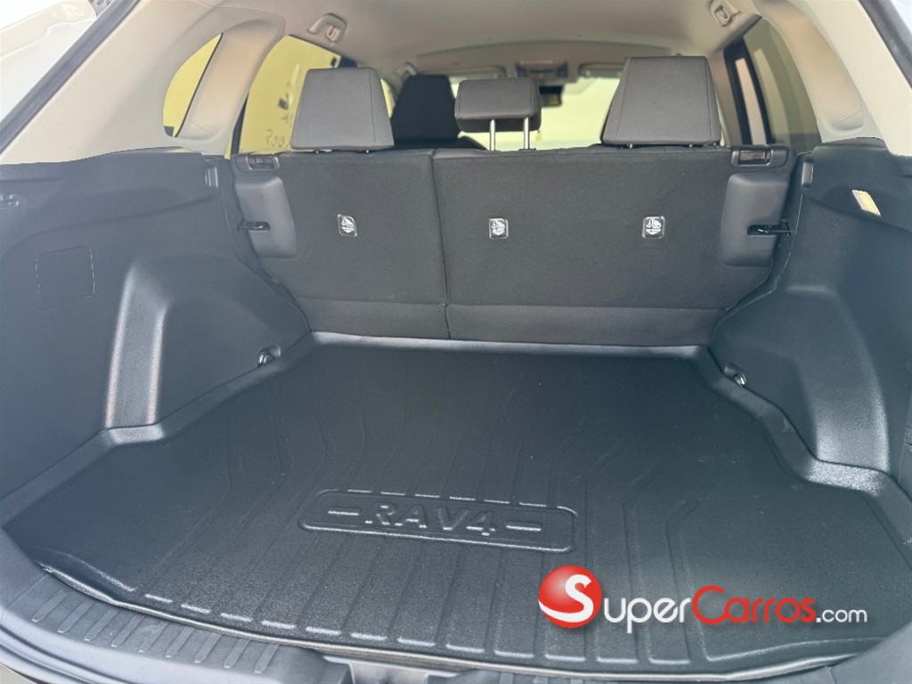 2025 Toyota RAV4 XLE Hybrid — foto 10 / 12