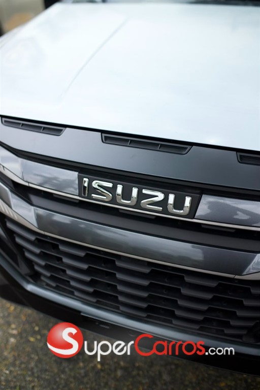 2027 Isuzu DMAX LS — foto 2 / 12