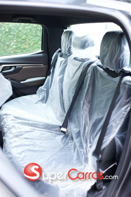2027 Isuzu DMAX LS — foto 5 / 12
