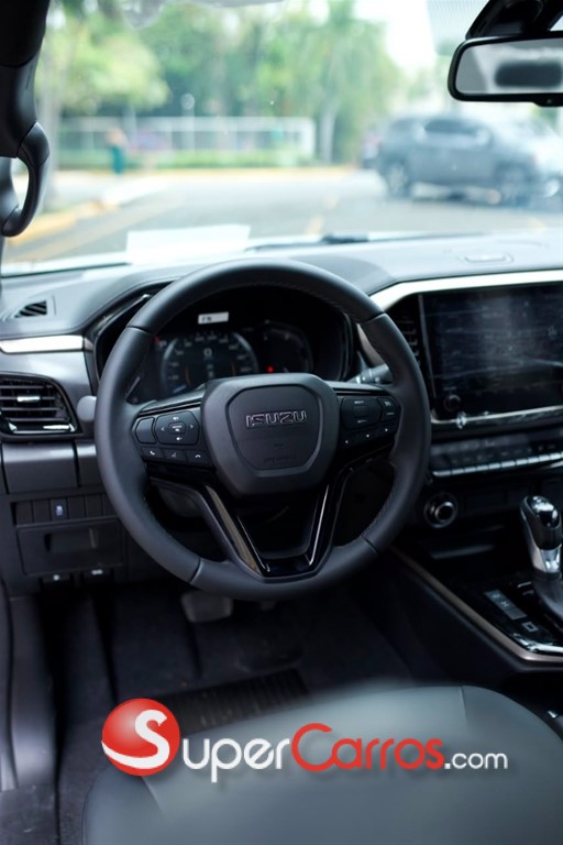 2027 Isuzu DMAX LS — foto 8 / 12