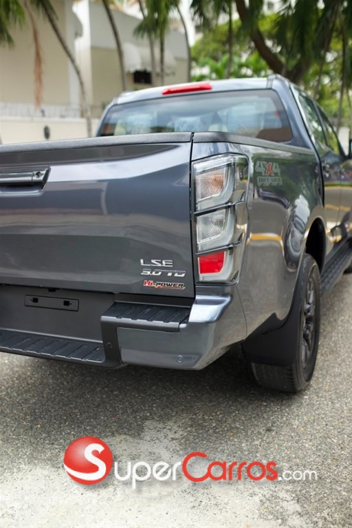 2027 Isuzu DMAX LS — foto 9 / 12