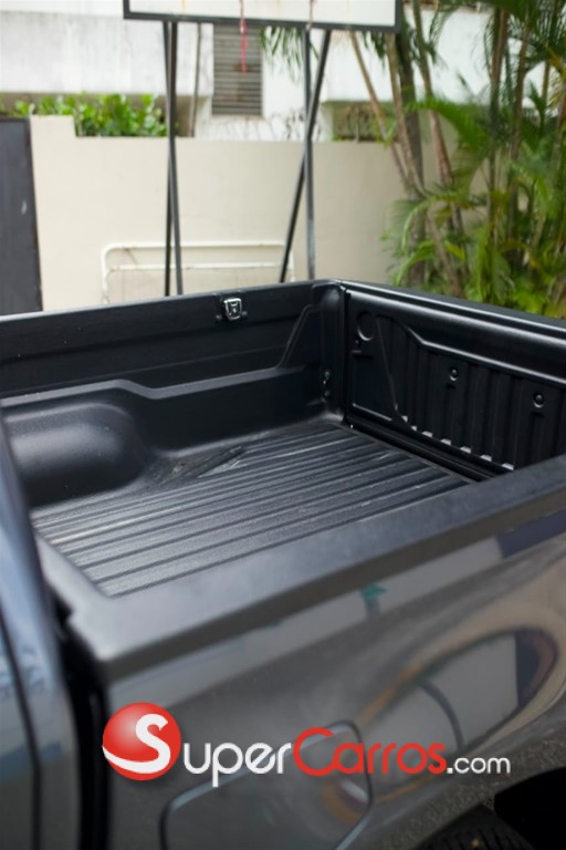2027 Isuzu DMAX LS — foto 10 / 12