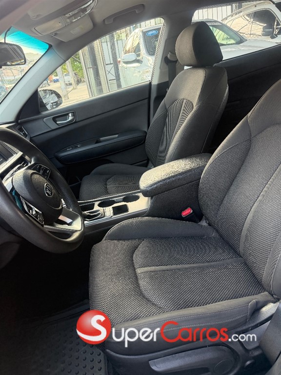 2020 Kia Optima FE — foto 8 / 12