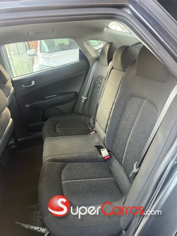 2020 Kia Optima FE — foto 9 / 12
