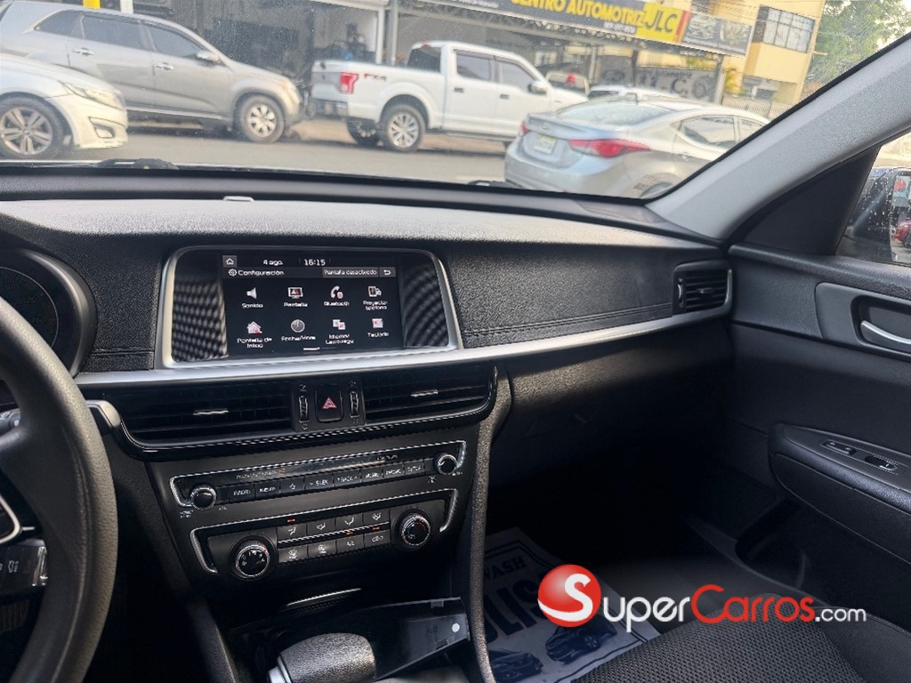 2020 Kia Optima FE — foto 10 / 12