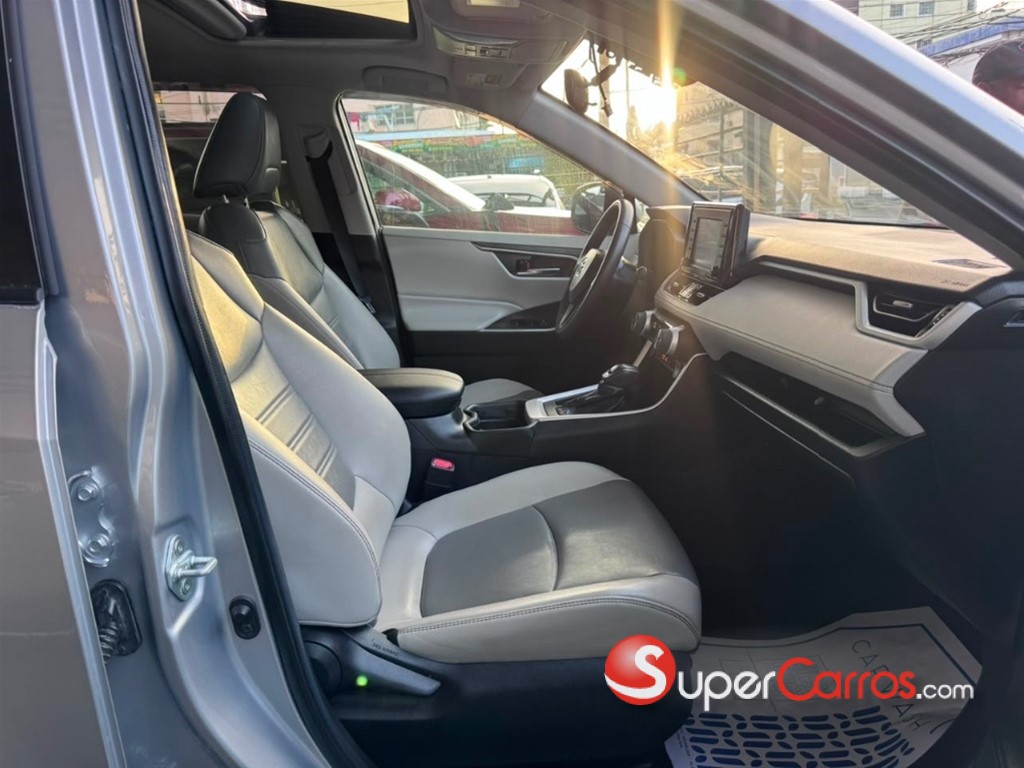 2021 Toyota RAV4 XLE Premium — foto 4 / 11