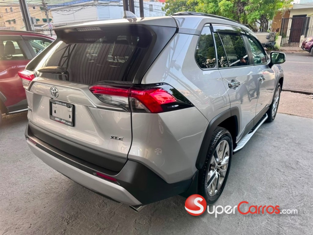 2021 Toyota RAV4 XLE Premium — foto 5 / 11