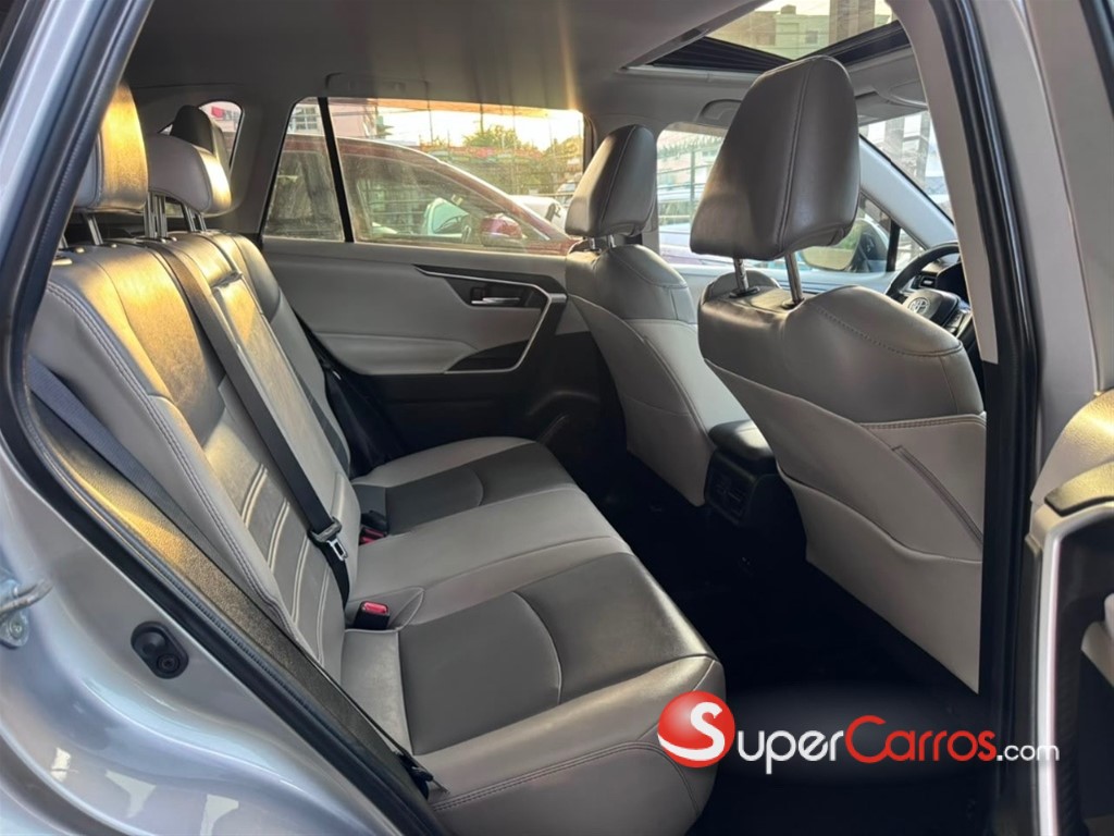 2021 Toyota RAV4 XLE Premium — foto 8 / 11