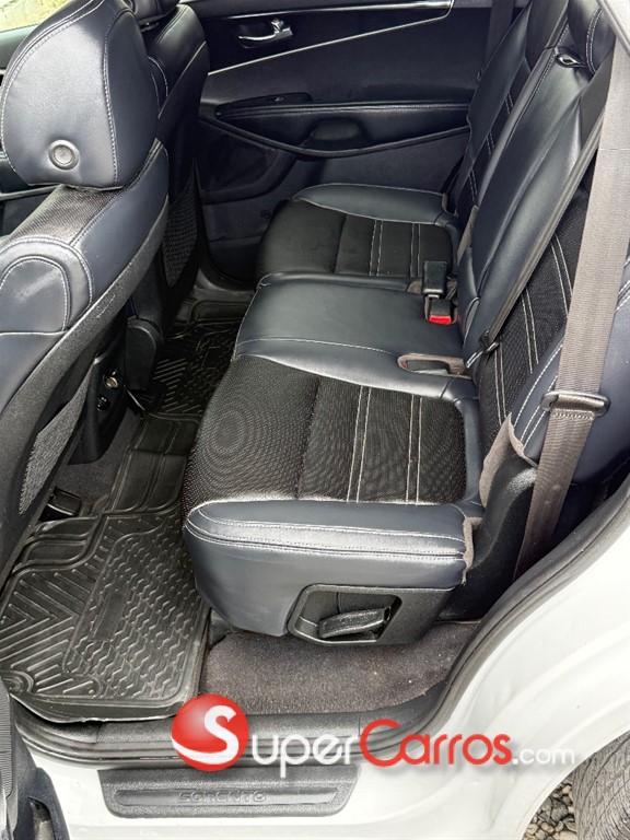 2020 Kia Sorento — foto 8 / 12