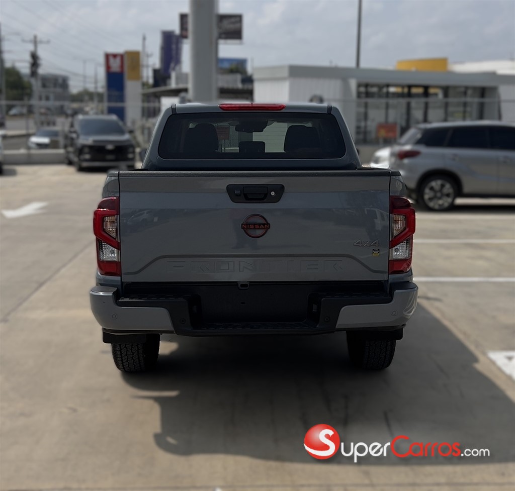 2027 Nissan Frontier Pro-4X — foto 2 / 12
