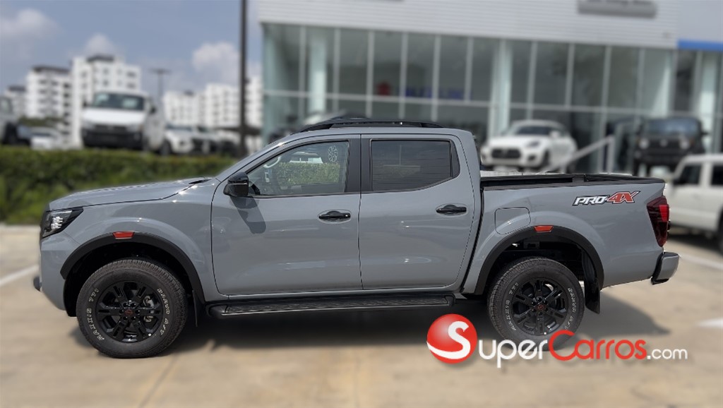2027 Nissan Frontier Pro-4X — foto 7 / 12