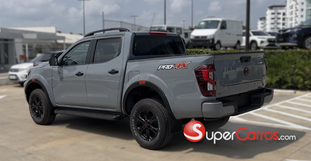 2027 Nissan Frontier Pro-4X — foto 8 / 12