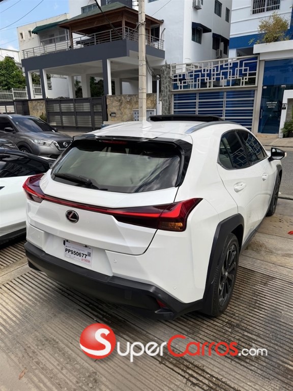 2020 Lexus UX 200 — foto 6 / 10