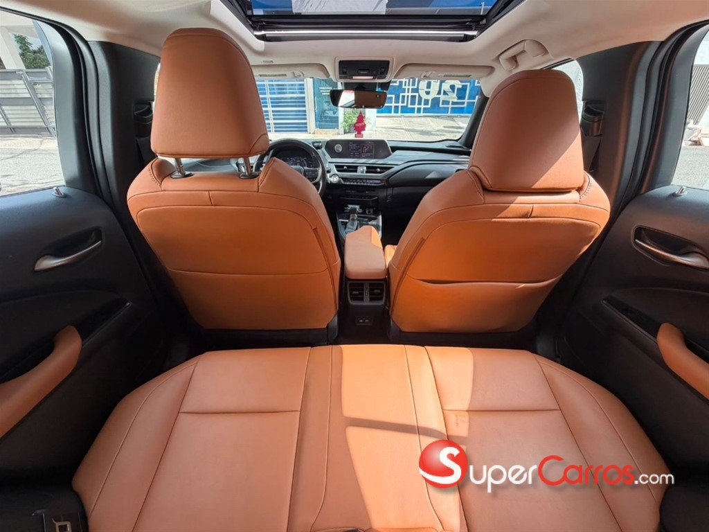 2020 Lexus UX 200 — foto 7 / 10