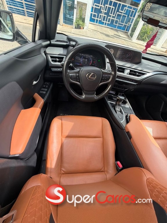 2020 Lexus UX 200 — foto 9 / 10