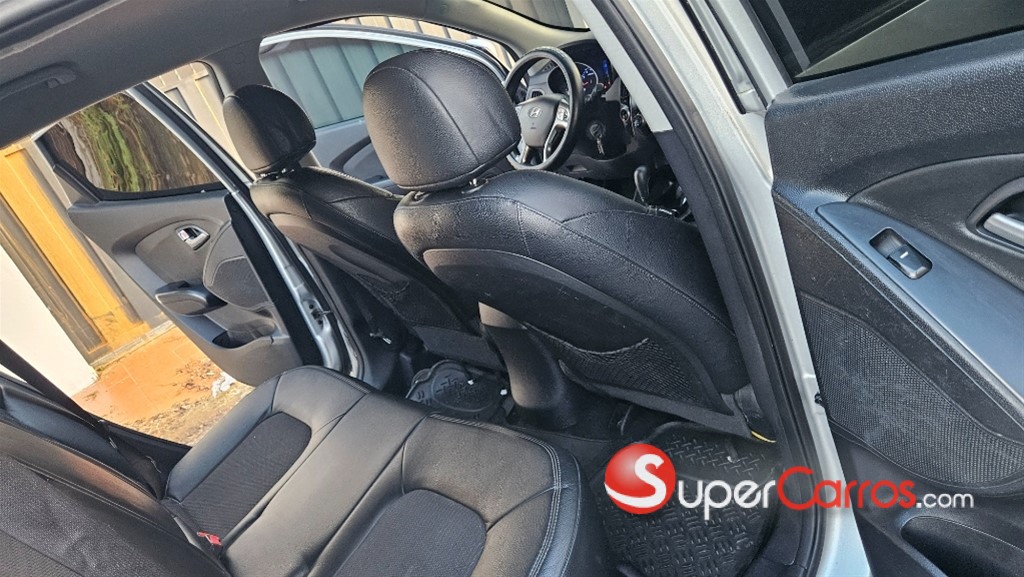 2011 Hyundai Tucson — foto 10 / 12