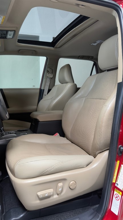 2017 Toyota 4 Runner Limited — foto 11 / 12