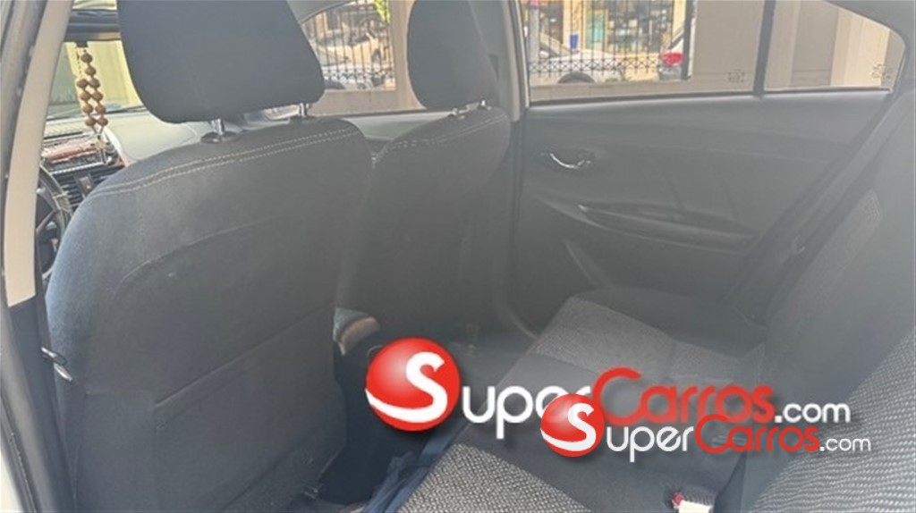2014 Toyota Yaris — foto 4 / 9