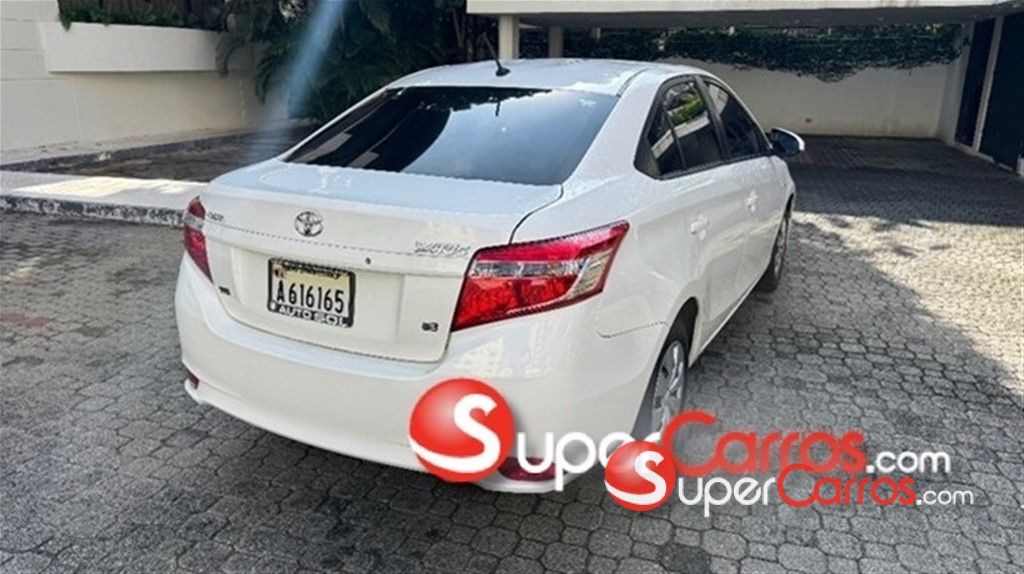 2014 Toyota Yaris — foto 8 / 9