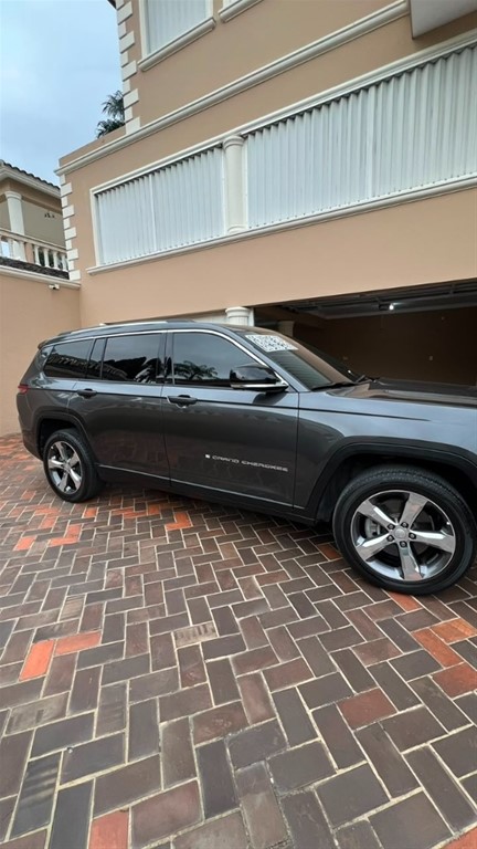 2023 Jeep Grand Cherokee — foto 4 / 8