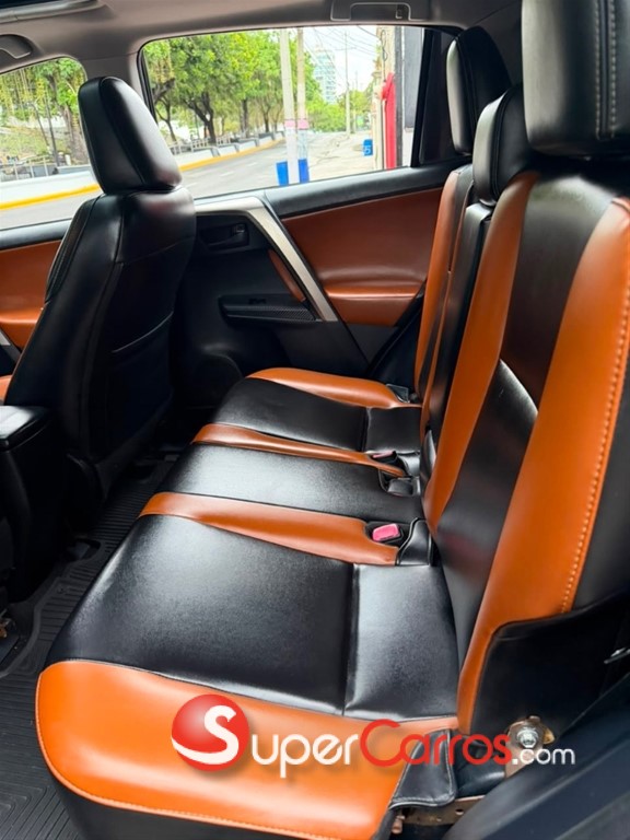 2013 Toyota RAV4 XLE — foto 6 / 8