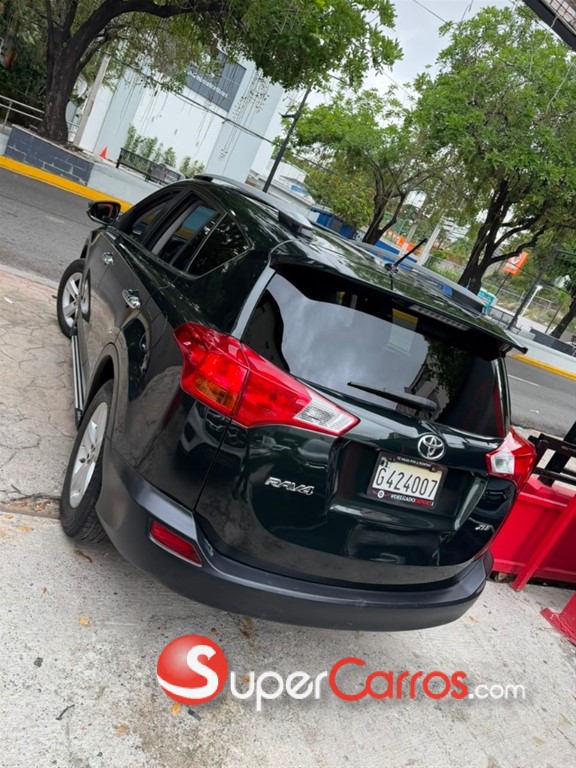 2013 Toyota RAV4 XLE — foto 7 / 8