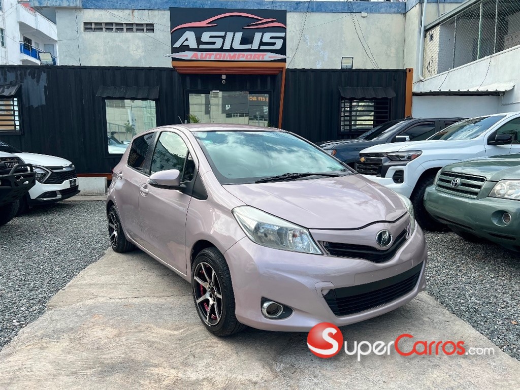 2012 Toyota VITZ