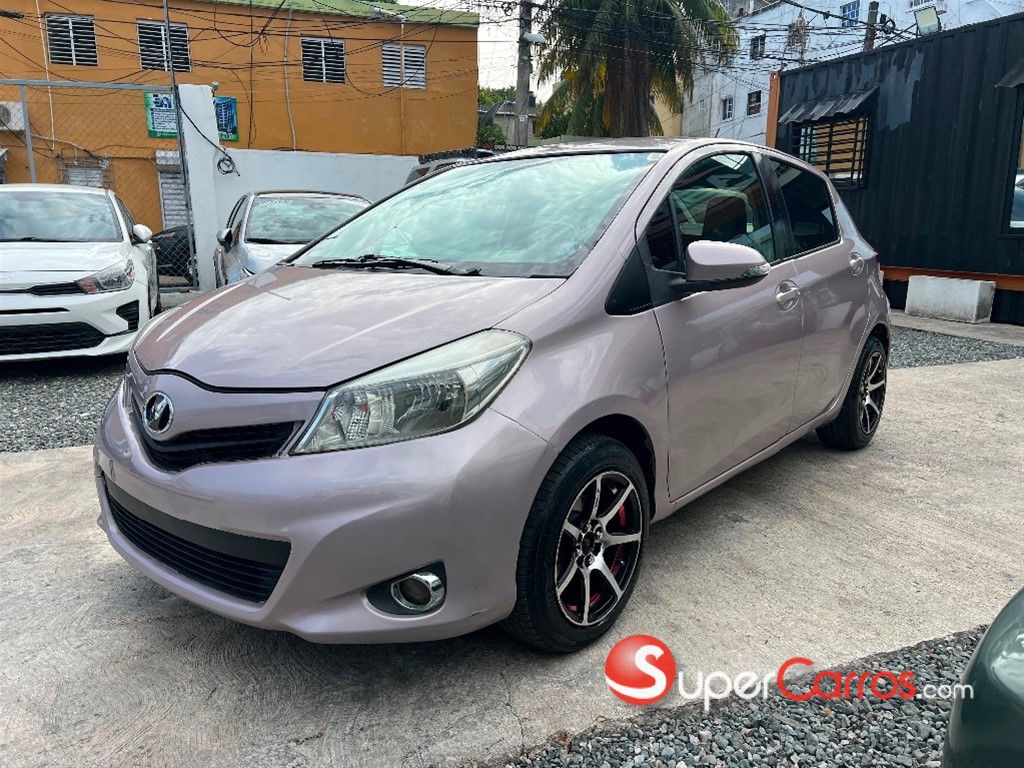 2012 Toyota VITZ — foto 2 / 10