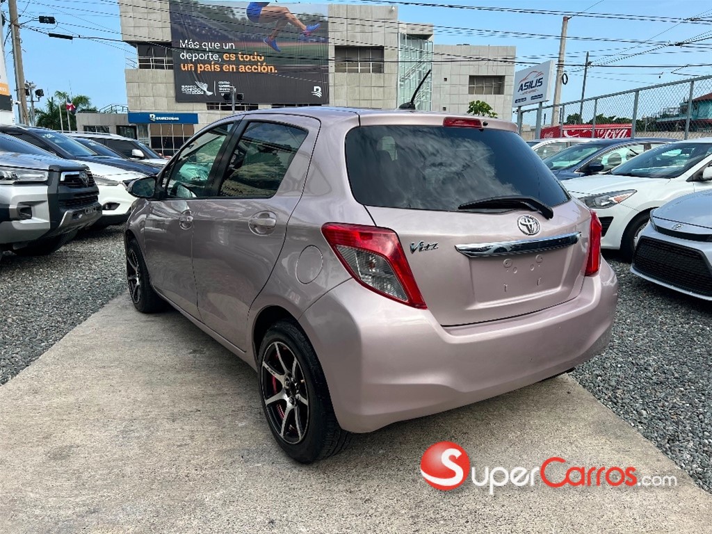 2012 Toyota VITZ — foto 3 / 10