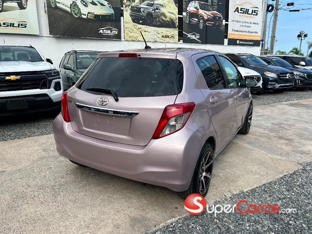 2012 Toyota VITZ — foto 4 / 10