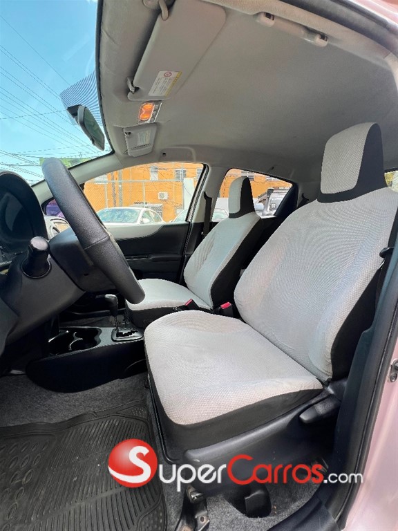 2012 Toyota VITZ — foto 6 / 10